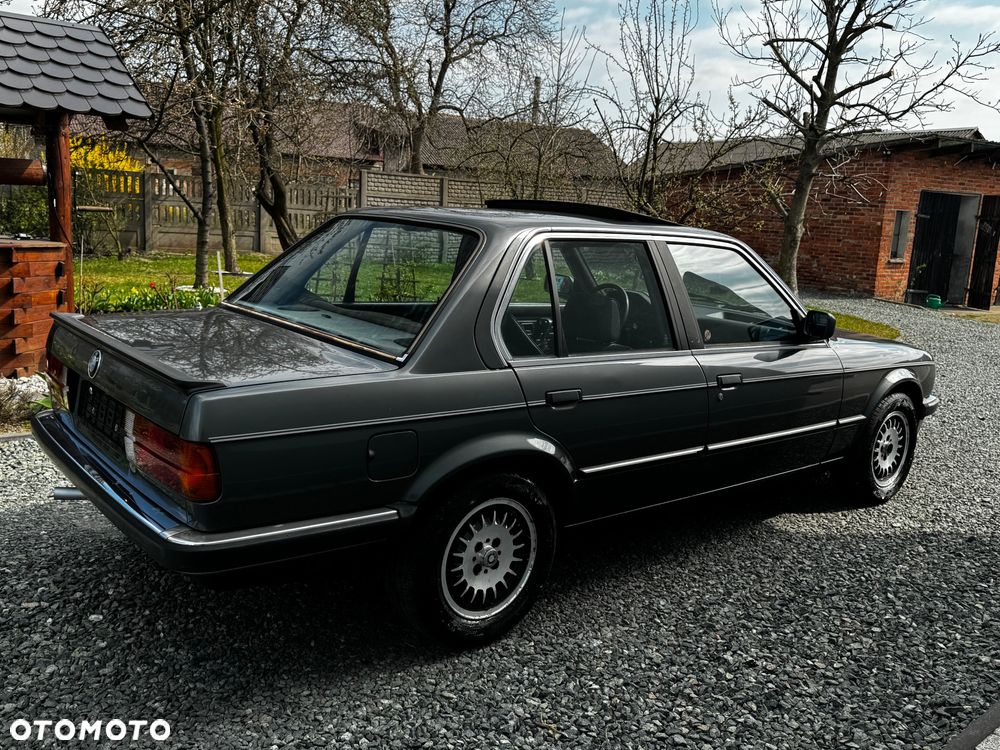 BMW Seria 3 318i - 5