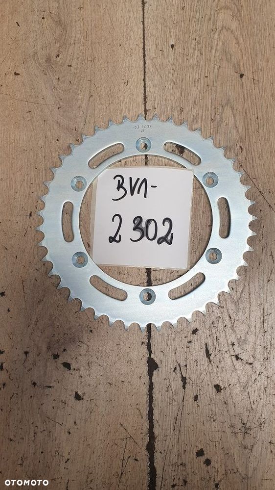 Zębatka napędowa tył Suzuki DR350 RGV250  64511-22D11 - 1