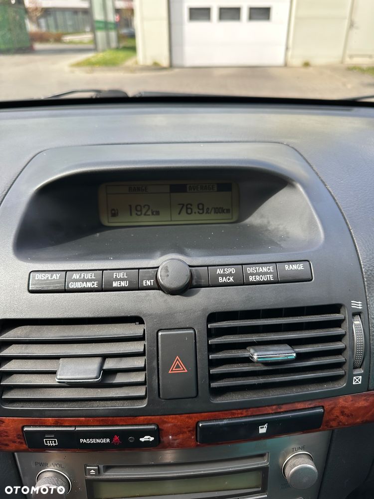 Toyota Avensis 2.0 VVT-i Sol - 21