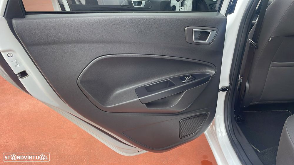 Ford Fiesta 1.0 EcoBoost S&S TITANIUM - 15
