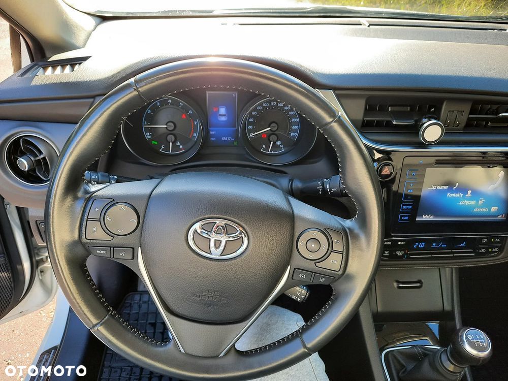 Toyota Auris 1.6 Premium - 2