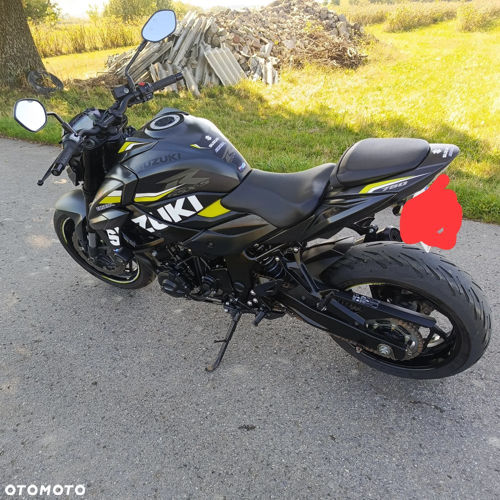 Suzuki GSX - 12