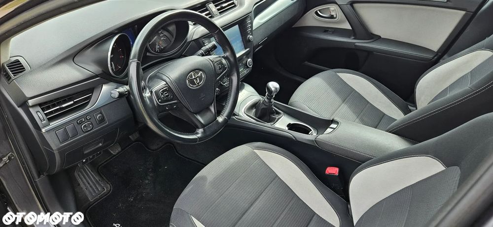 Toyota Avensis 1.8 Premium - 8