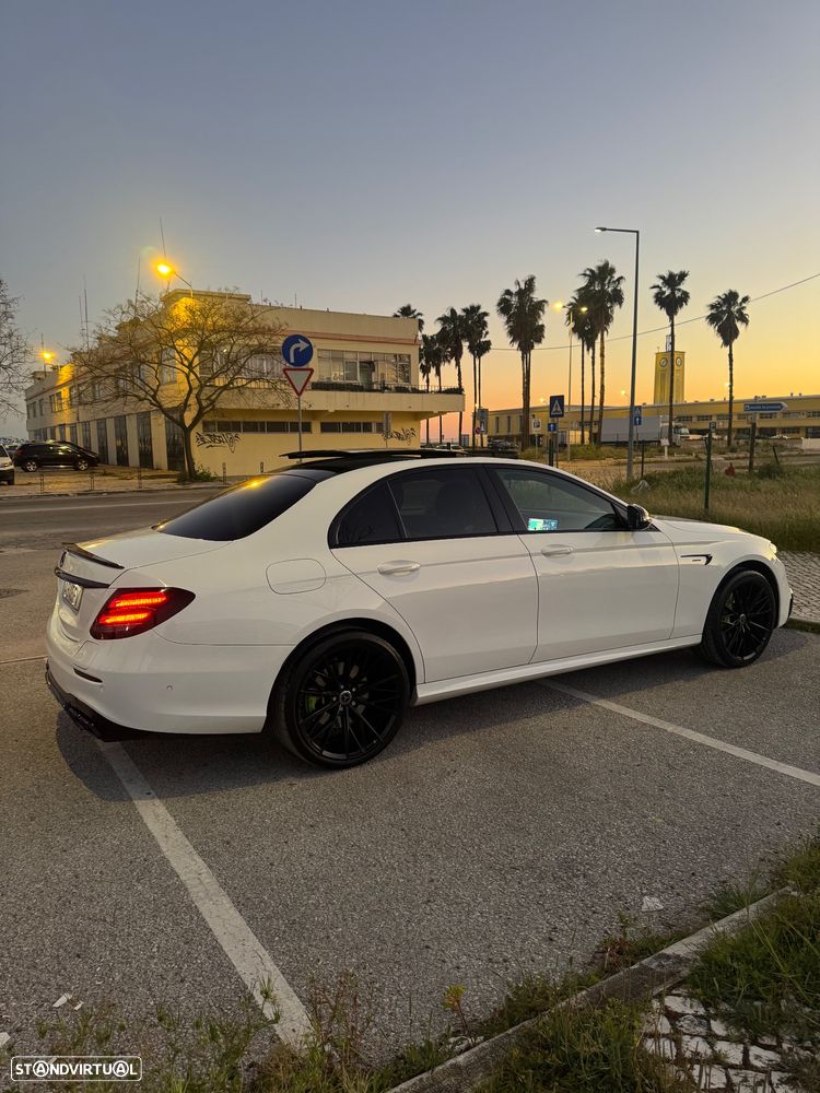 Mercedes-Benz E 300 e AMG Line - 9