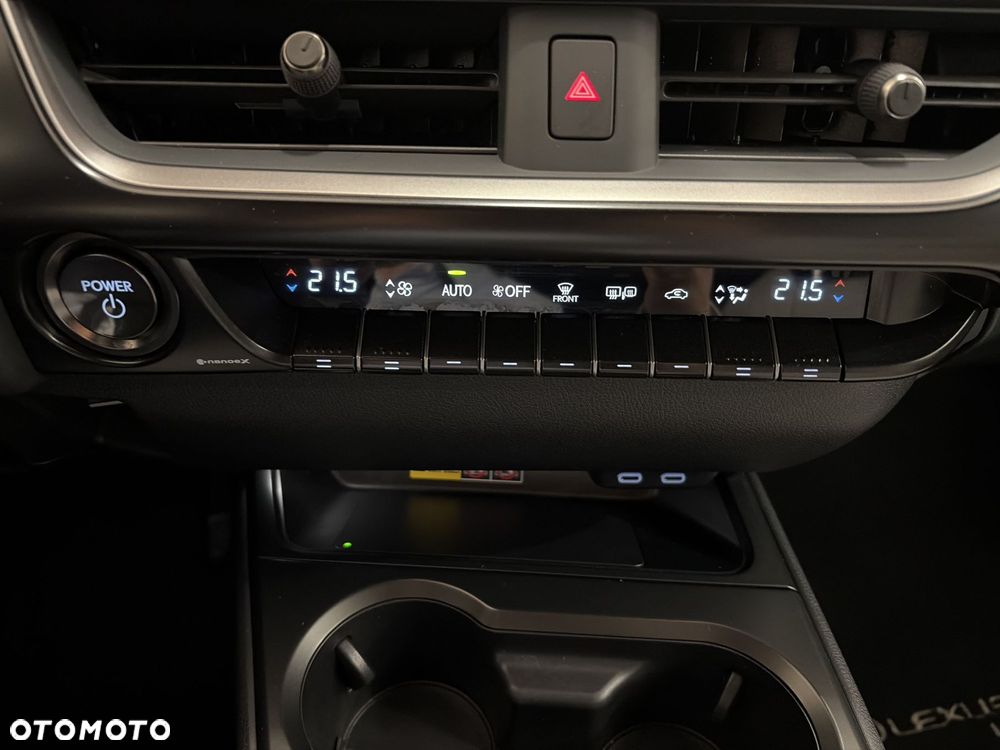 Lexus UX 300h F Sport Design - 17