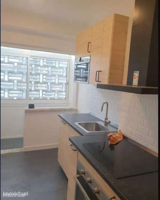 Fantástico T1 renovado c/ vista desafogada sito nas Avenidas Novas - Grande imagem: 4/8