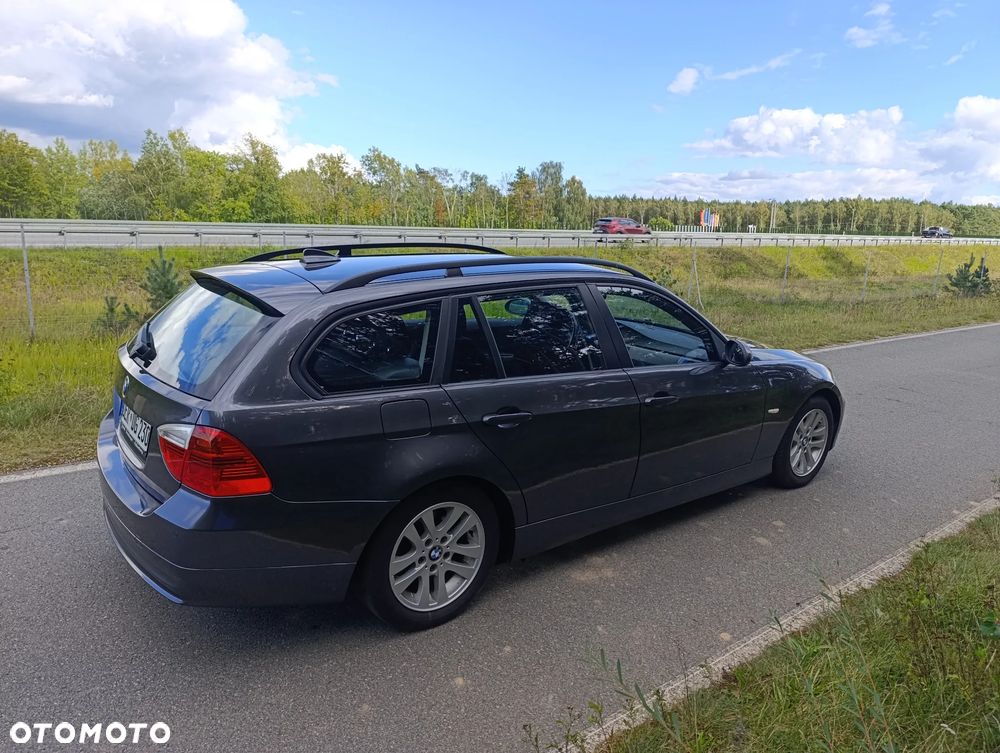 BMW Seria 3 318i - 7