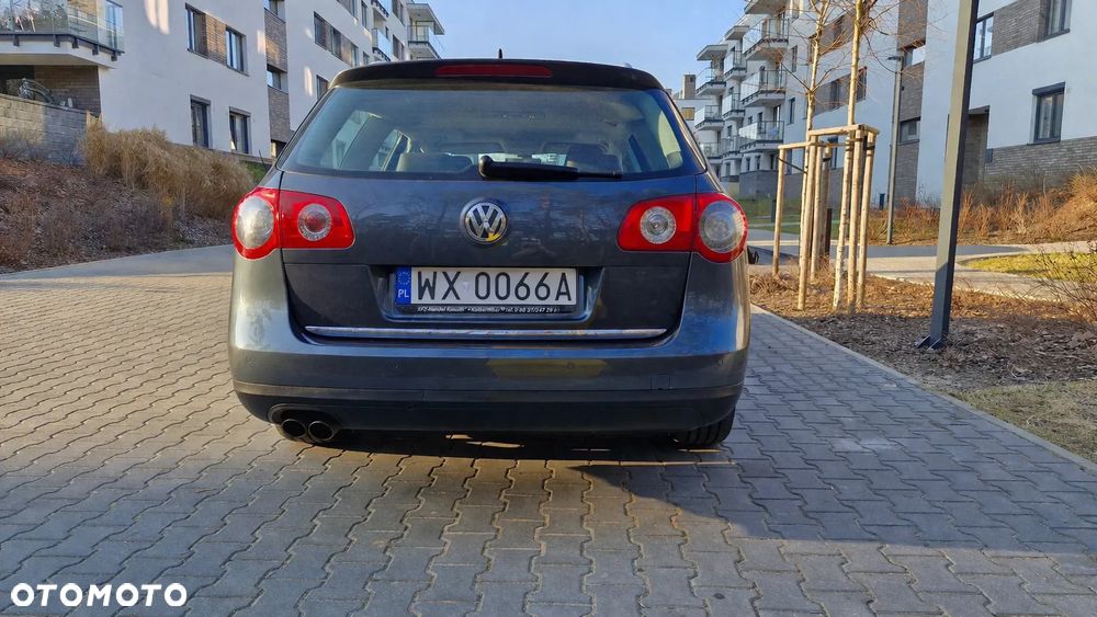 Volkswagen Passat 2.0 TDI DPF Sportline - 9