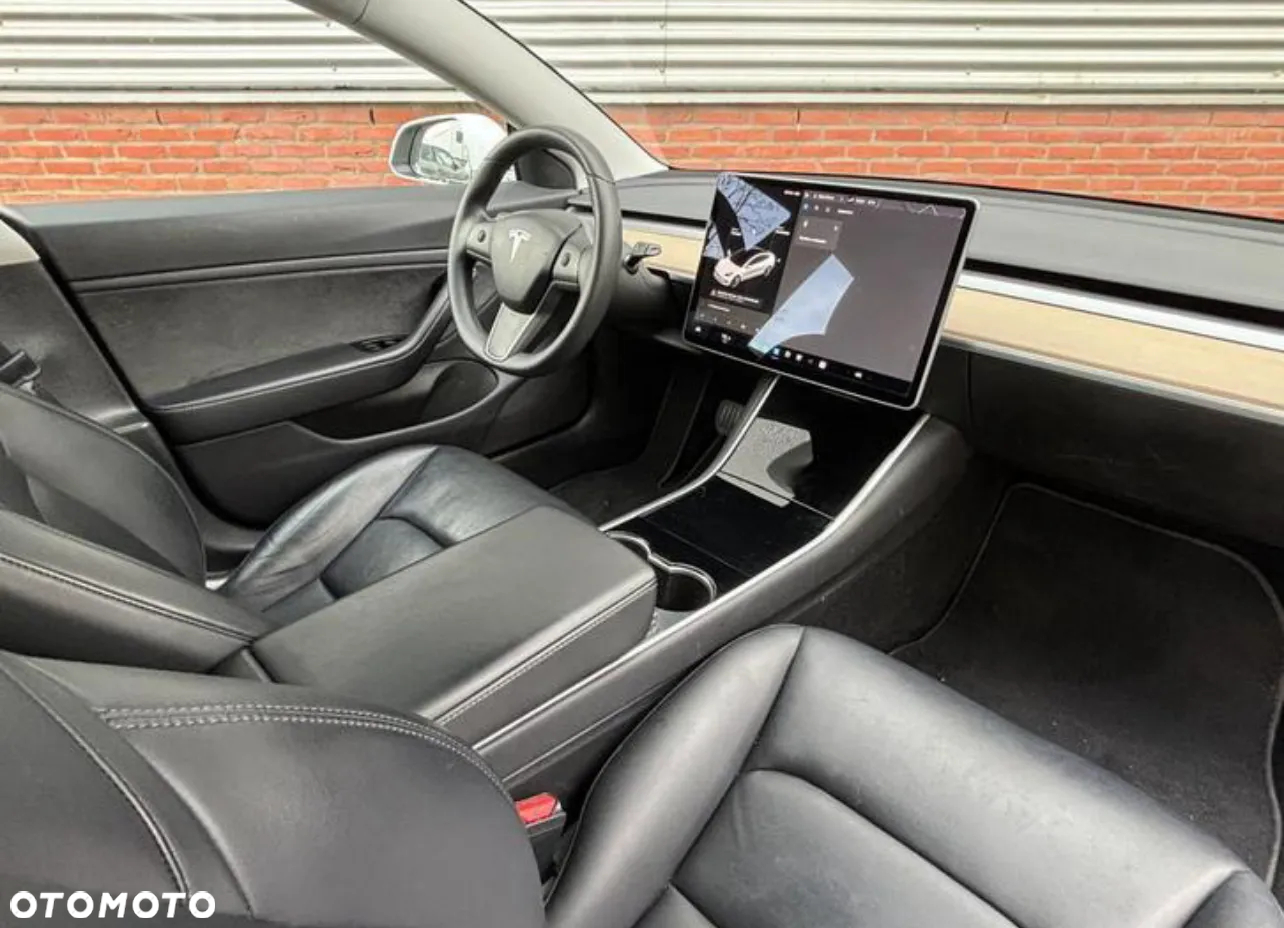 Tesla Model 3 Standard Reichweite Plus Hinterradantrieb - 37
