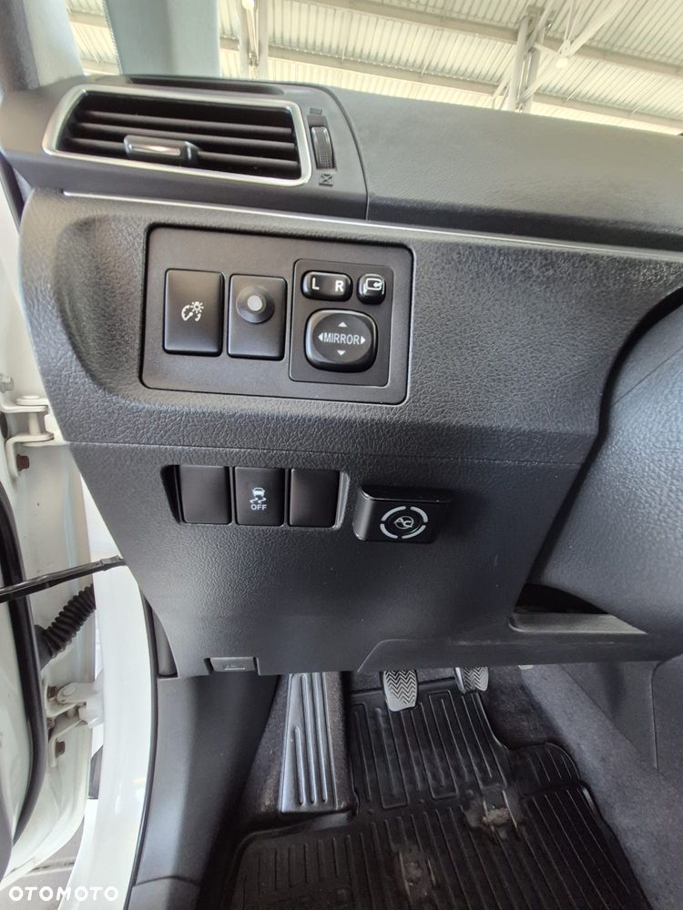 Toyota Verso 1.8 Prestige 7os - 23