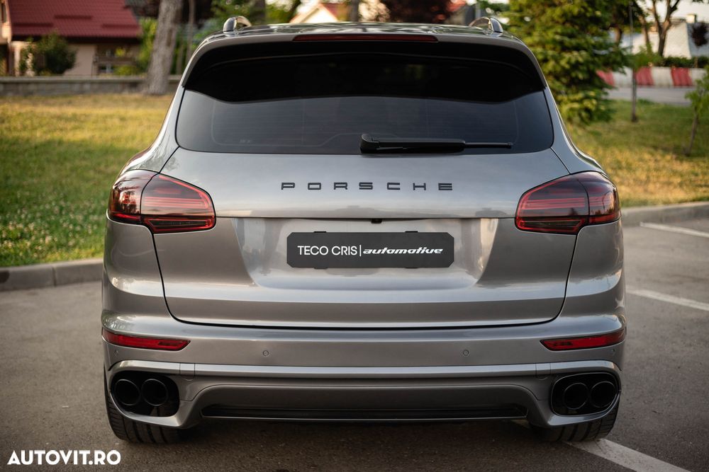 Porsche Cayenne - 4