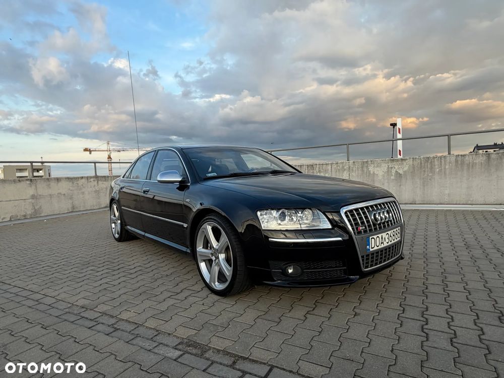 Audi S8 - 4