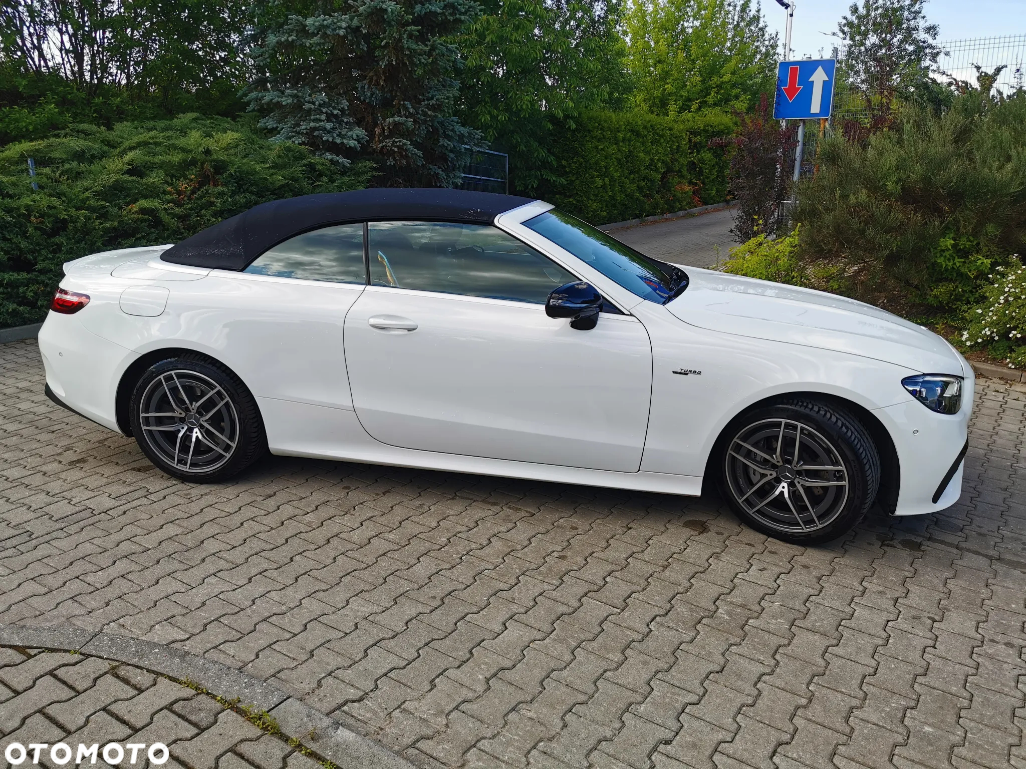 Mercedes-Benz Klasa E AMG 53 4Matic+ Cabrio AMG Speedshift TCT-9G - 2