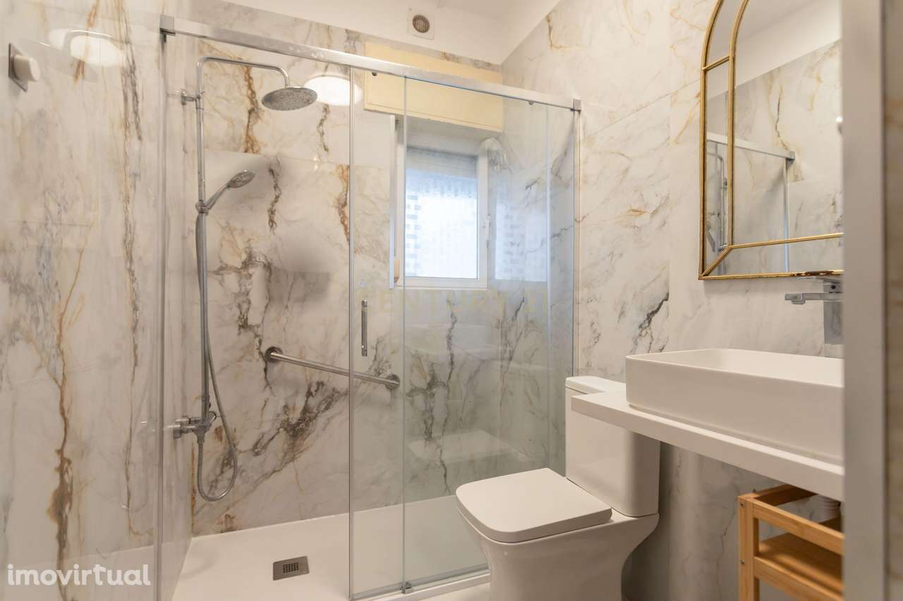 Apartamento T2 totalmente remodelado e vista mar na Costa de Caparica - Grande imagem: 3/26