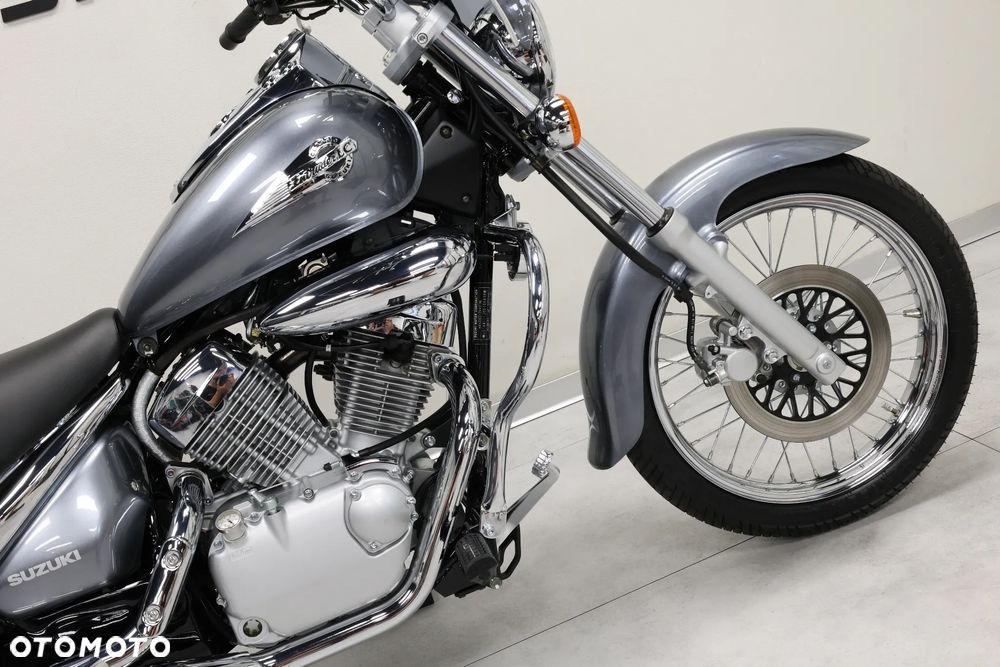 Suzuki Intruder - 19