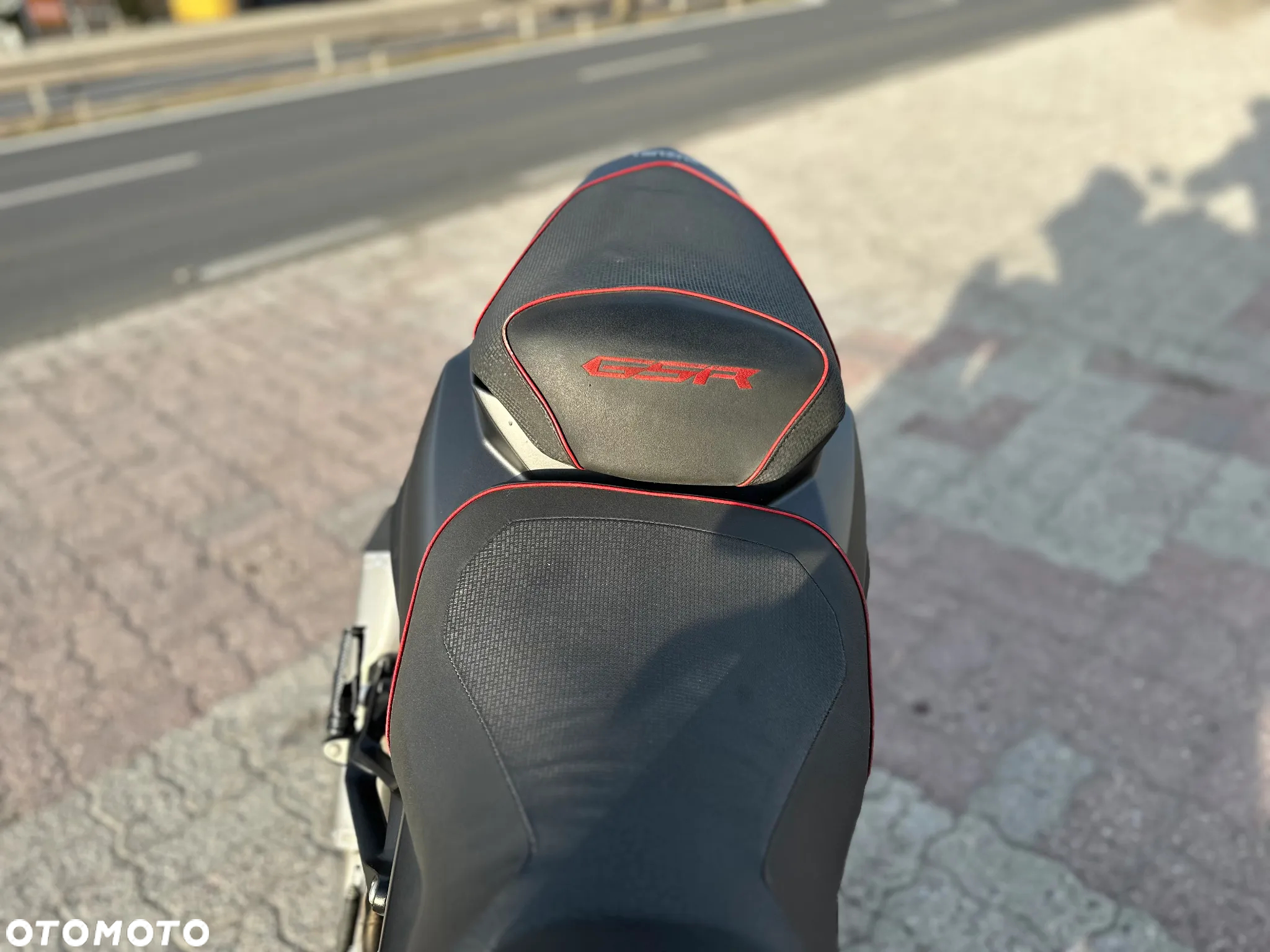 Suzuki GSR - 15