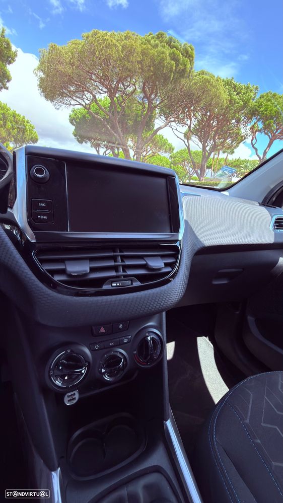 Peugeot 2008 1.2 PureTech Style - 4