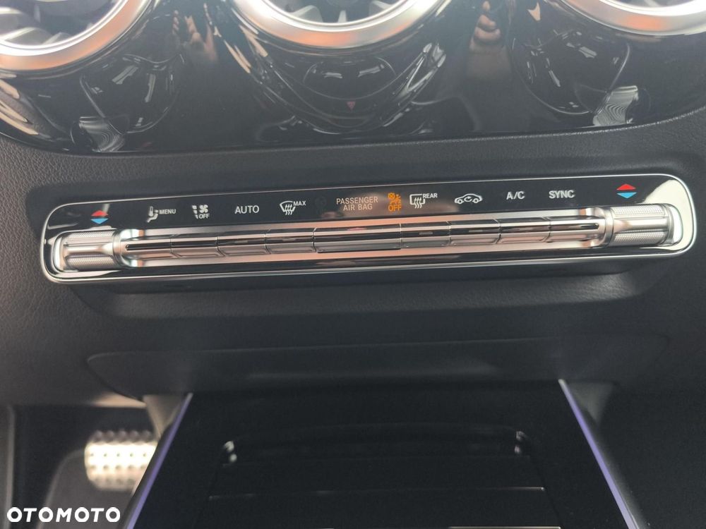 Mercedes-Benz GLA - 20