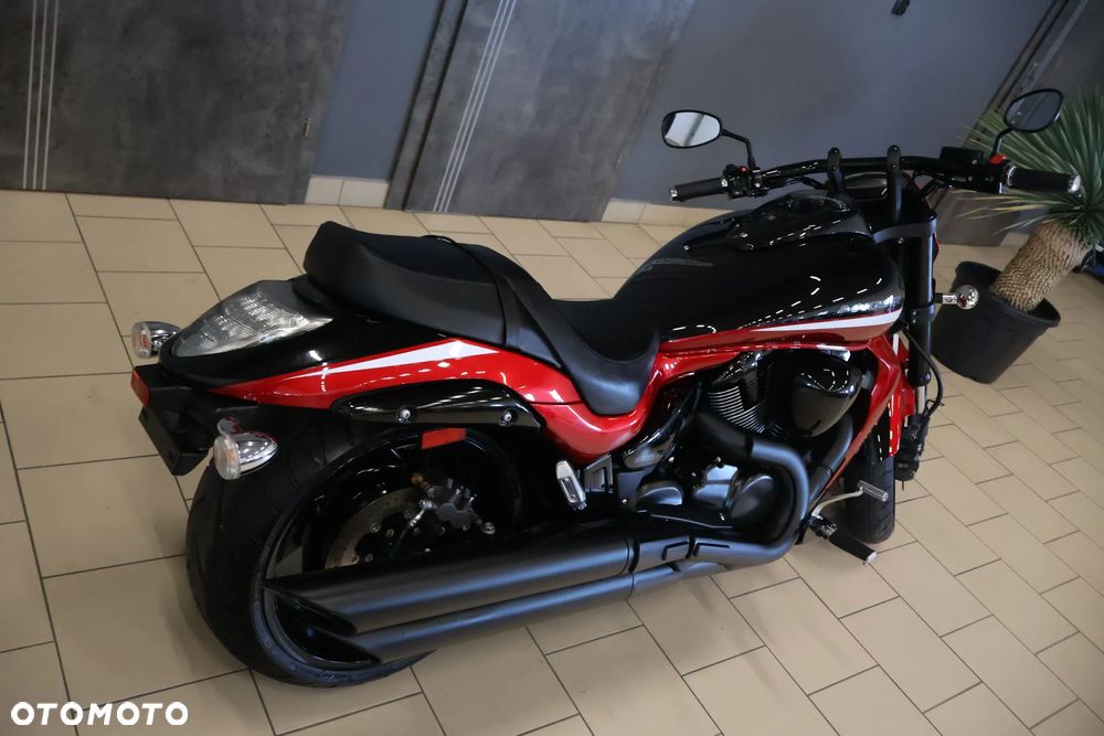 Suzuki Intruder - 12