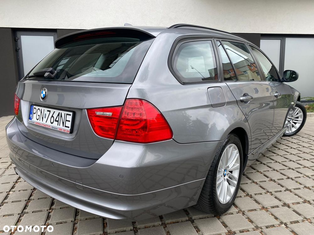 BMW Seria 3 318i Edition Exclusive - 4
