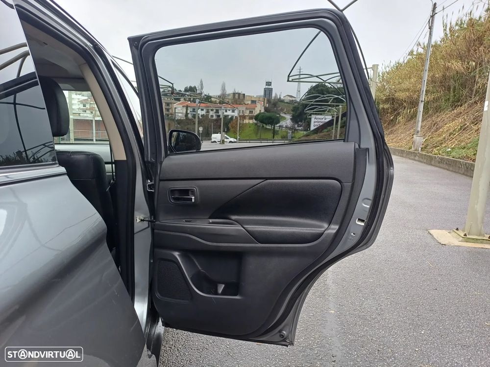 Mitsubishi Outlander 2.2 DI-D Instyle Navi 4WD - 42