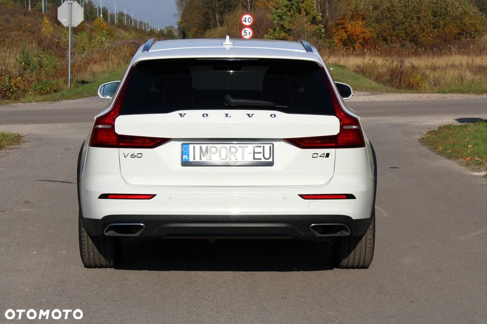 Volvo V60 Cross Country D4 AWD Geartronic Pro - 4
