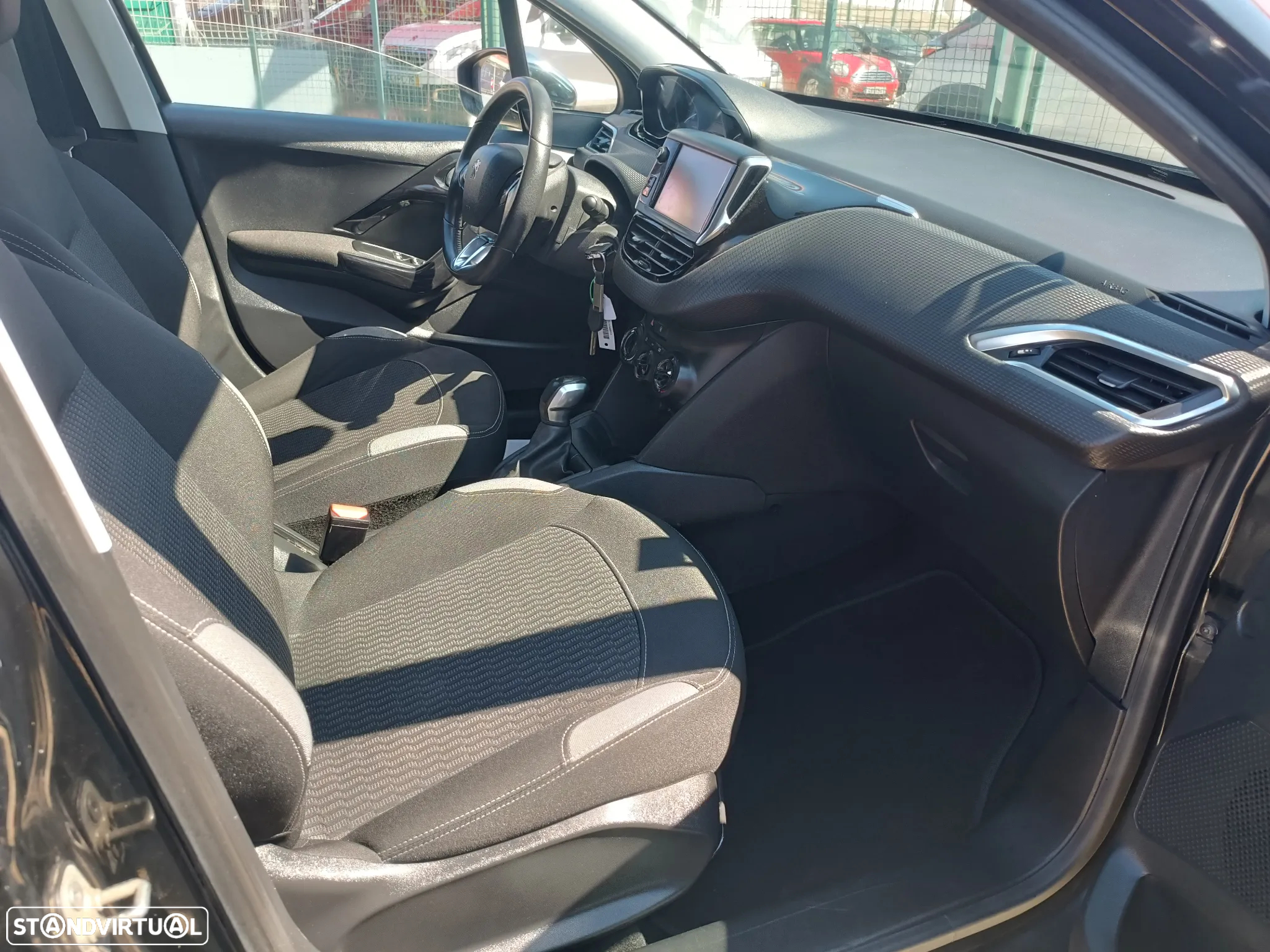 Peugeot 208 1.2 PureTech Style - 23
