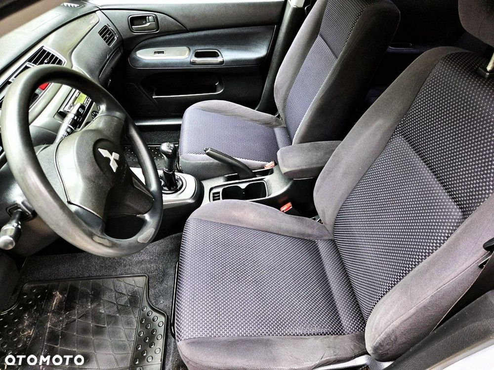 Mitsubishi Lancer - 22
