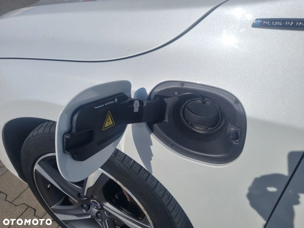 Volvo V60 D6 AWD Plug-in Hybrid R-Design Summum - 18