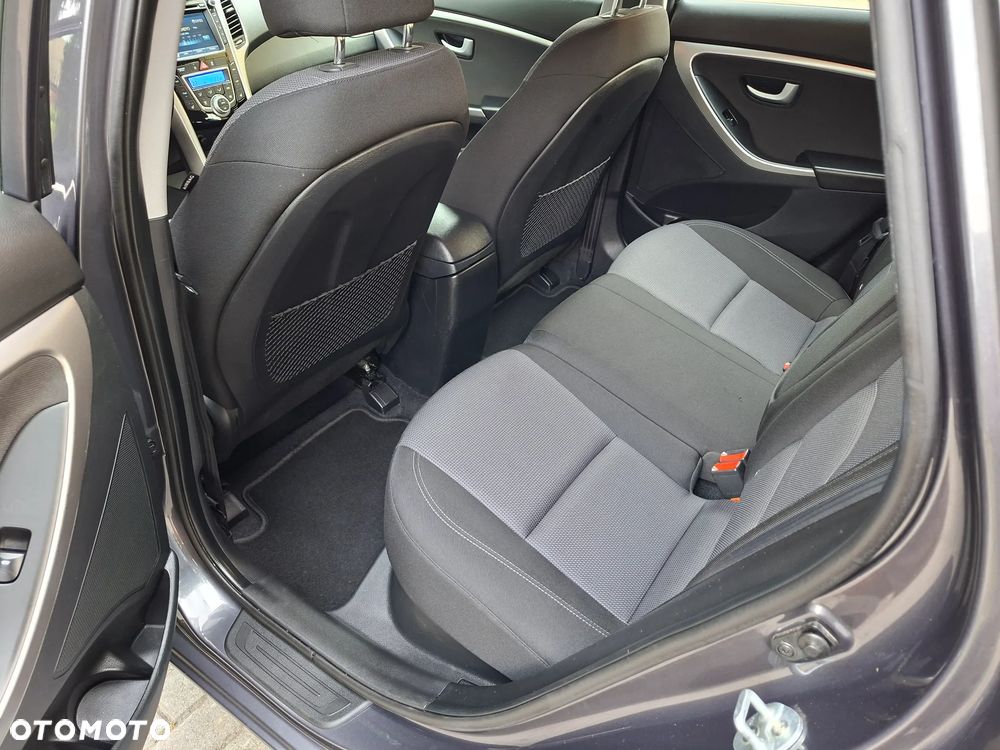 Hyundai i30 blue Kombi 1.6 GDi Passion - 21