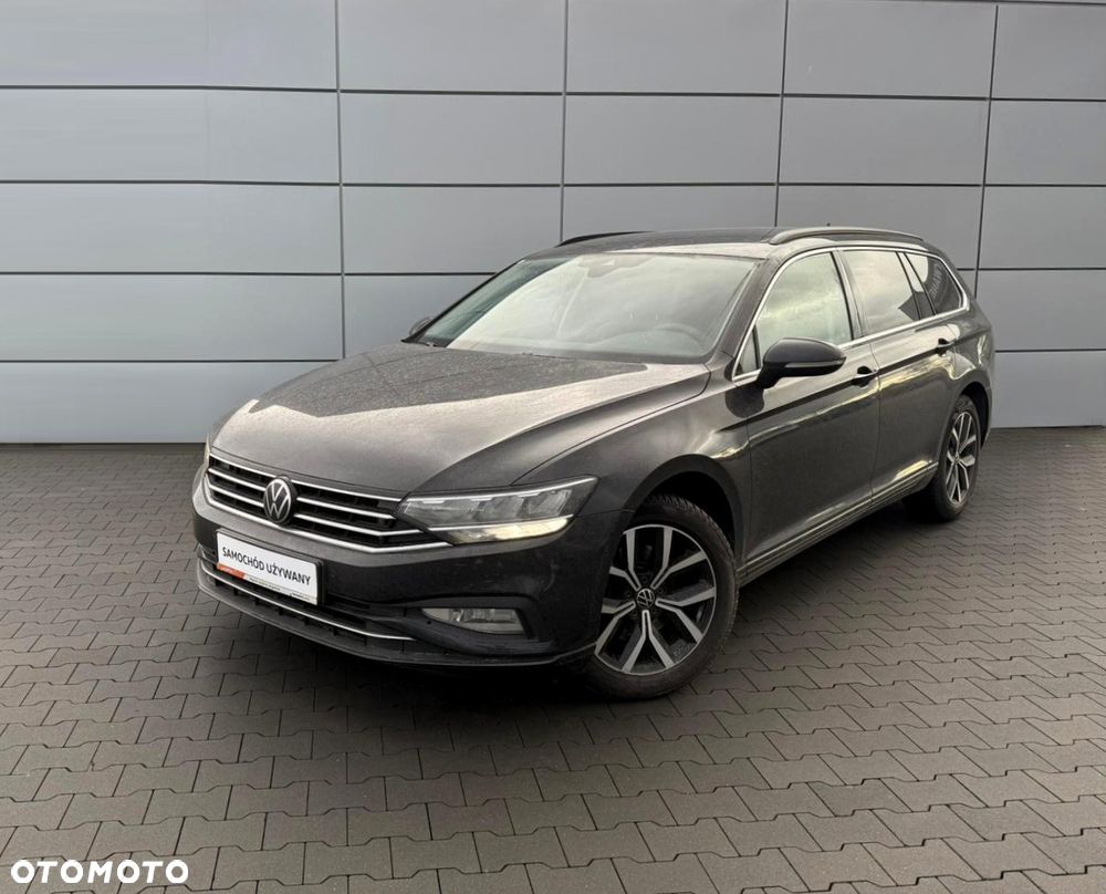 Volkswagen Passat - 1