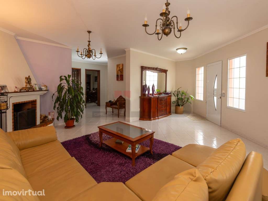 Moradia V4+1 próximo do Parque Urbano, São Pedro, Ponta Delgada - Grande imagem: 4/31