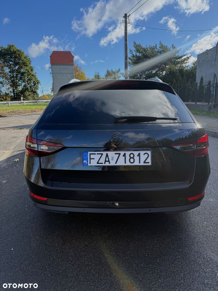 Skoda Superb 2.0 TDI DSG SportLine - 19