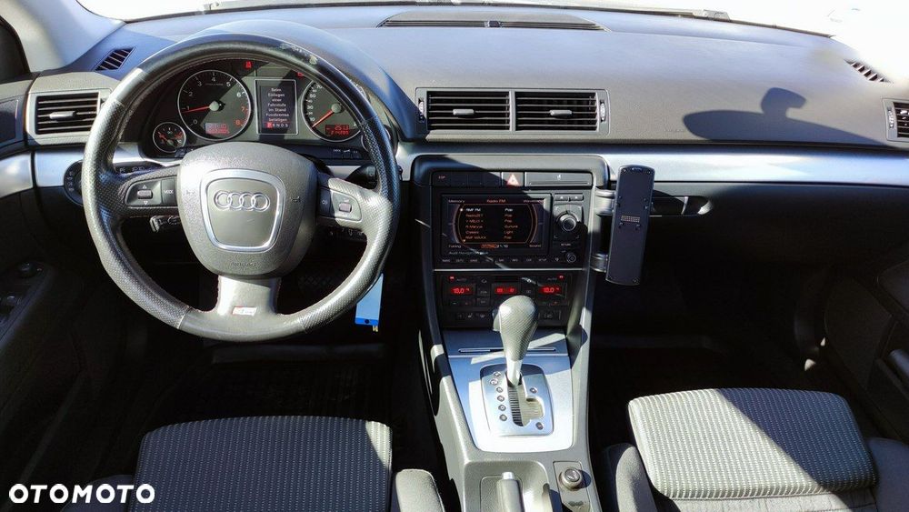 Audi A4 Limousine - 5