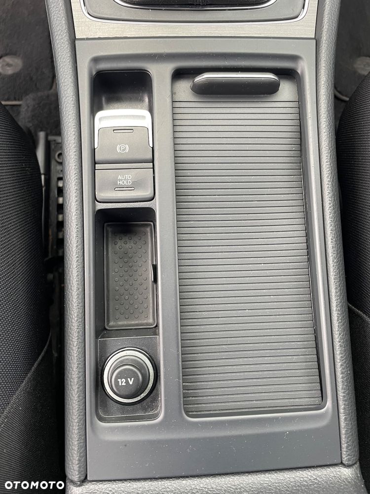 Volkswagen Golf 1.6 TDI DPF Highline - 12