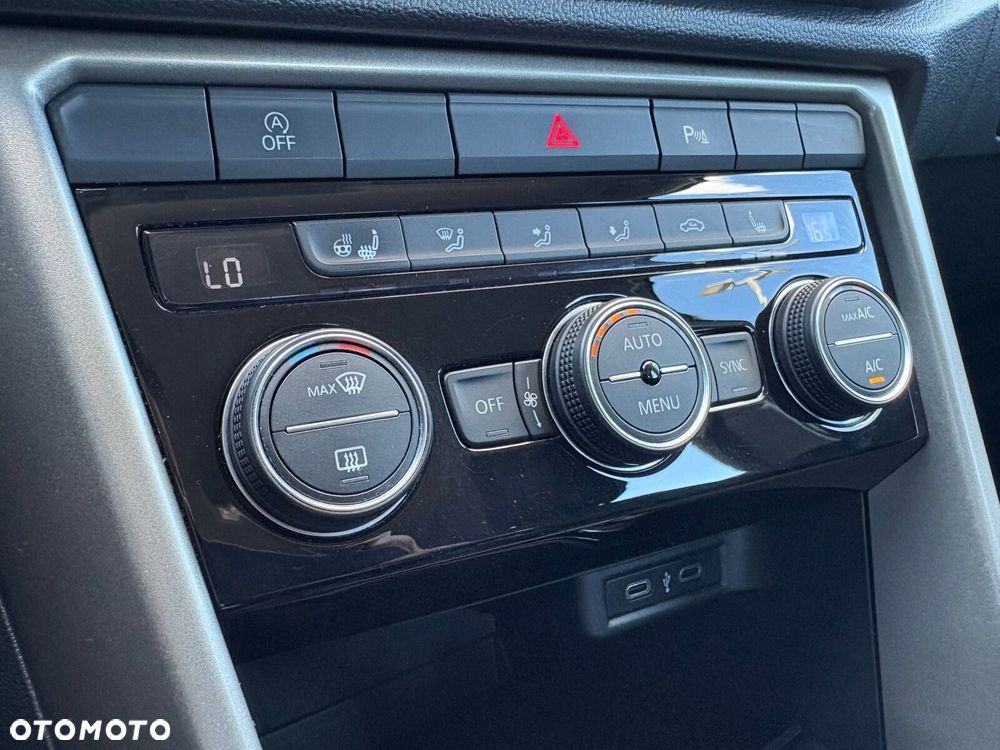 Volkswagen T-Roc - 25