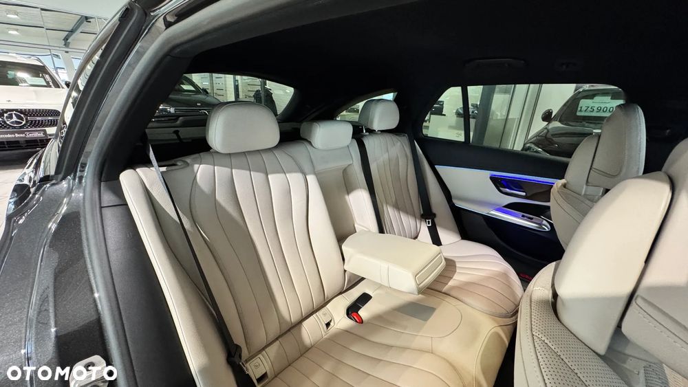 Mercedes-Benz Klasa E 220 d mHEV 4-Matic AMG 9G-Tronic - 31