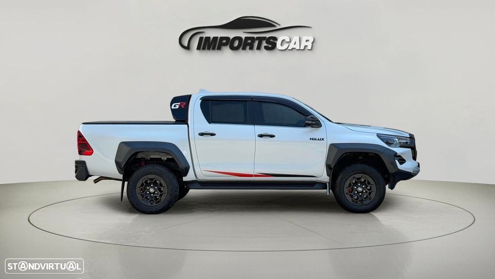 Toyota Hilux 2.8 D-4D 4WD GR Sport II - 4