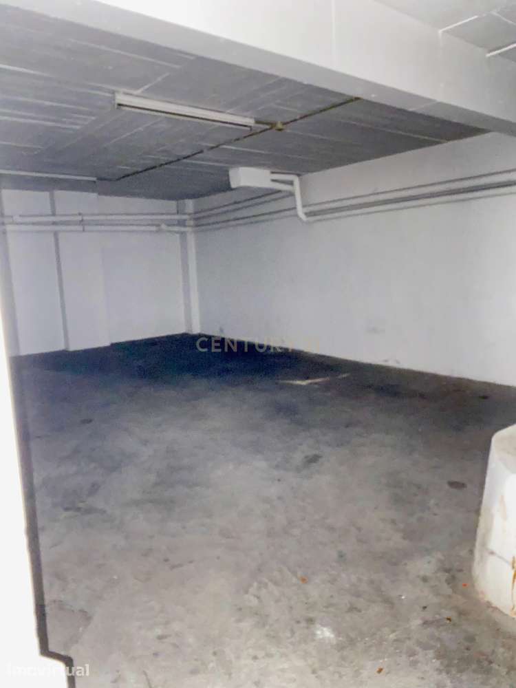 Garagem-Box com 52m2 | arrendar| Brandoa - Grande imagem: 5/6