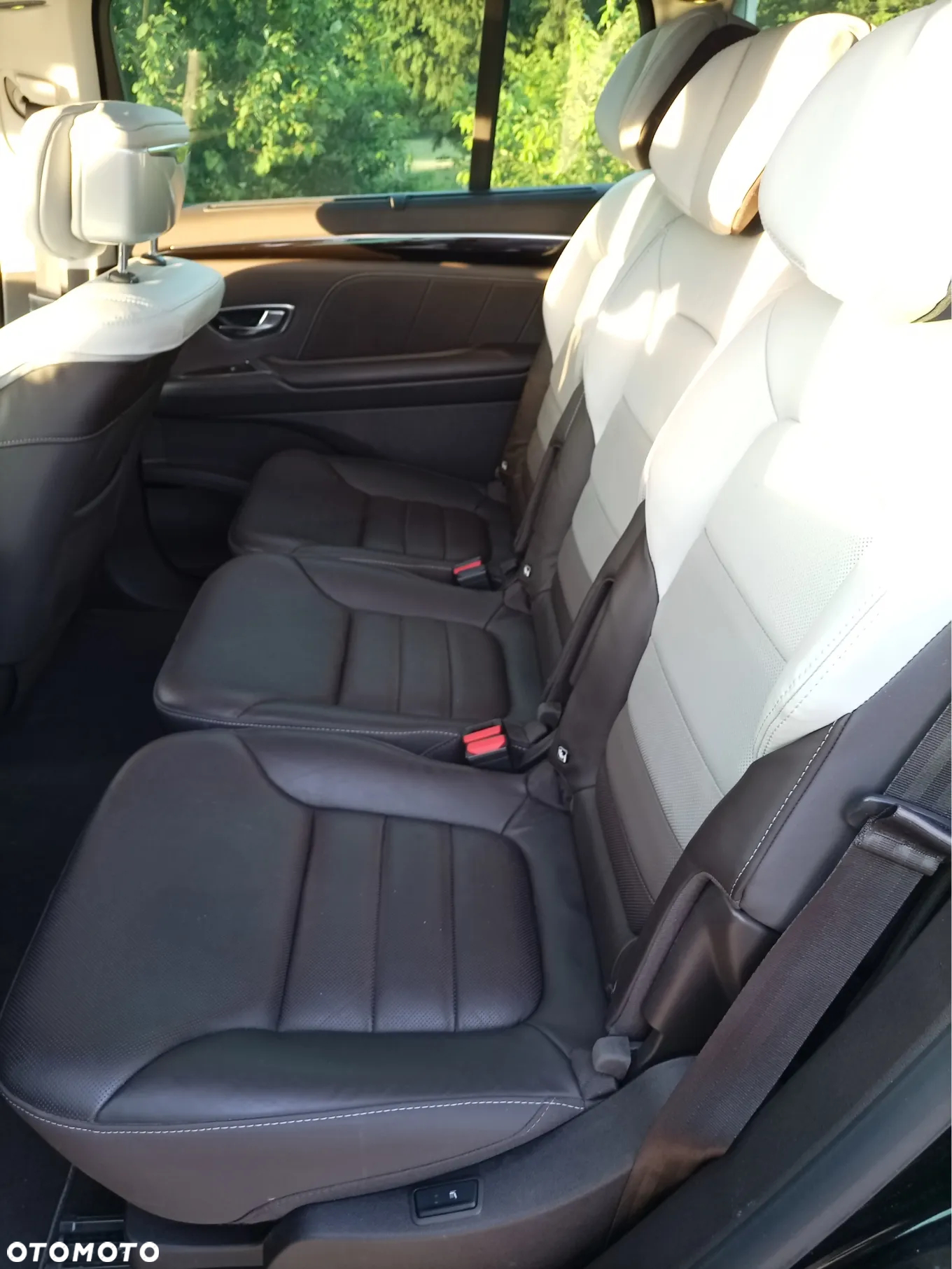 Renault Espace 1.6 dCi Energy Initiale Paris EDC - 12