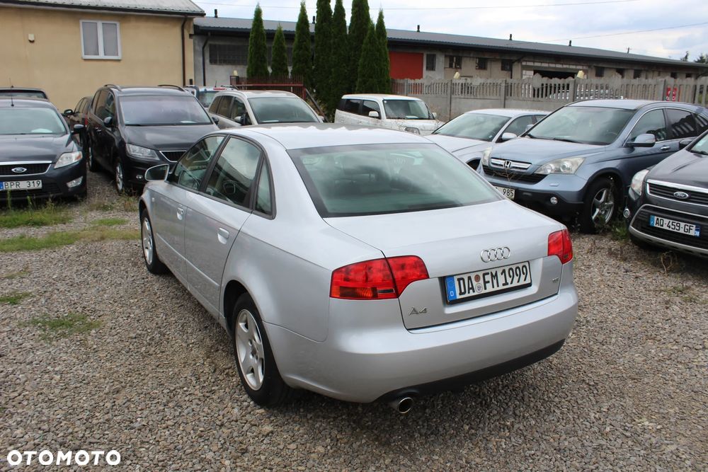 Audi A4 Limousine - 3