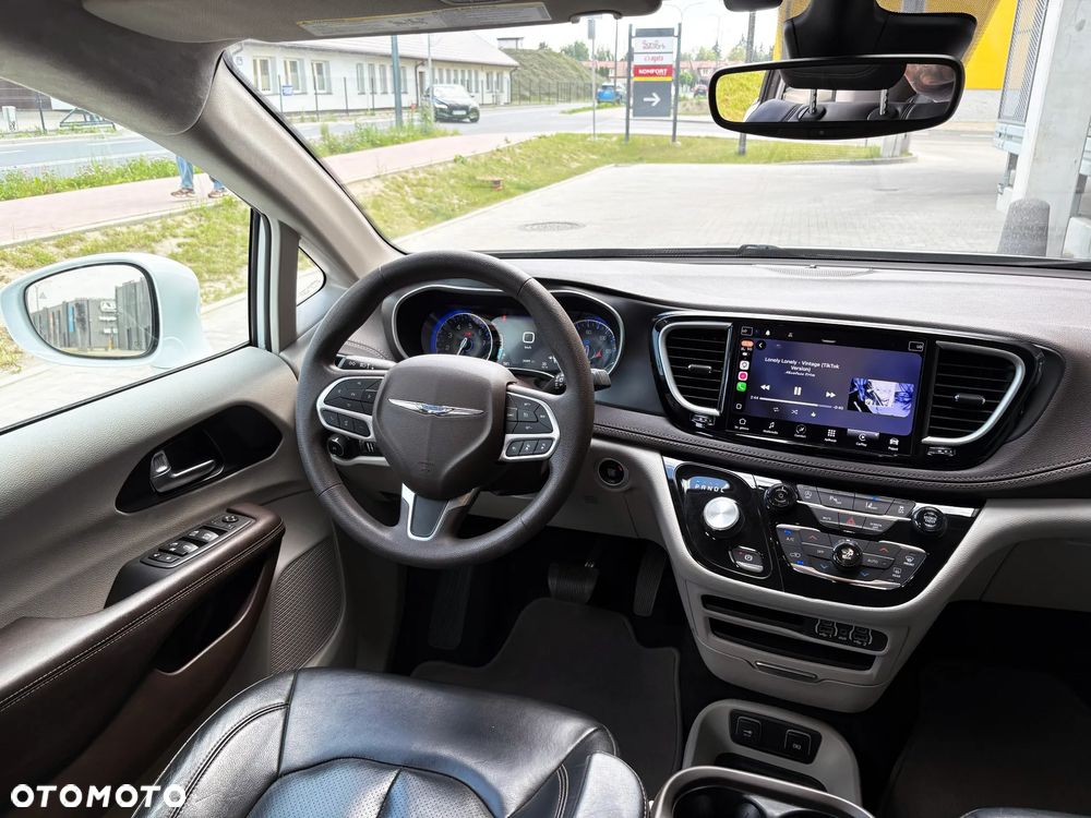 Chrysler Pacifica - 17