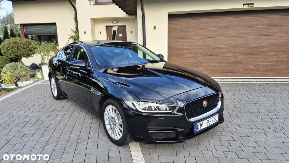 Jaguar XE 2.0 D Portfolio - 6