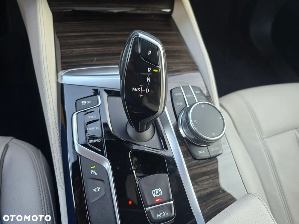 BMW Seria 5 520d xDrive Luxury Line - 31