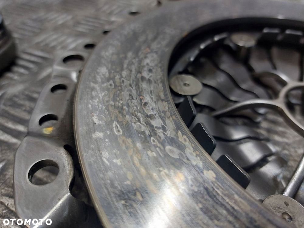 KOŁO DWUMASOWE + TARCZA + DOCISK + ŁOŻYSKO OPOROWE BMW E91 2.0 16V 7560876 - 8