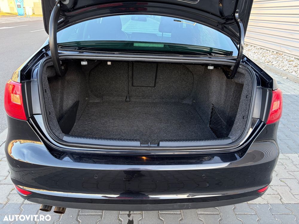 Volkswagen Jetta - 8