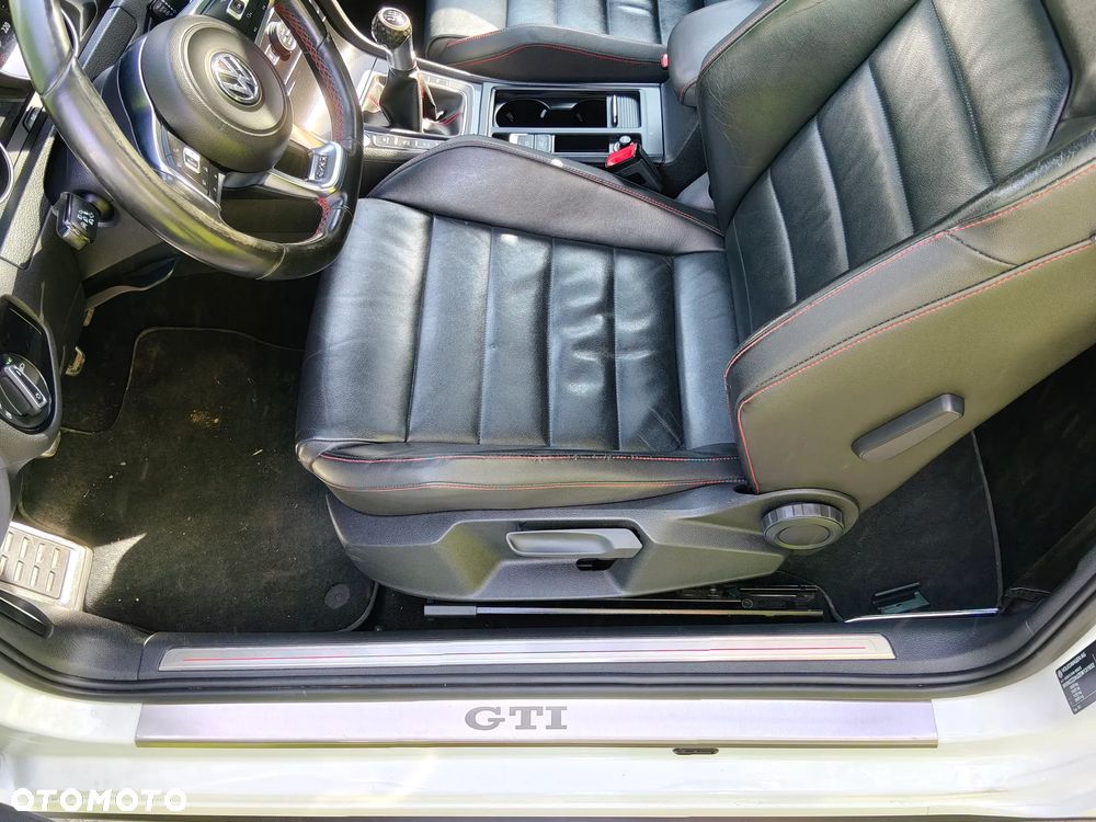 Volkswagen Golf - 20