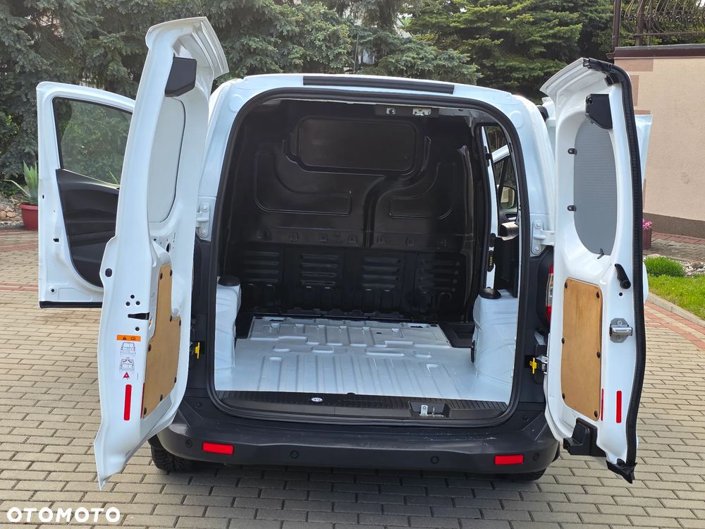 Ford Transit Courier - 15