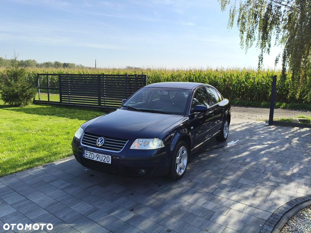 Volkswagen Passat - 1