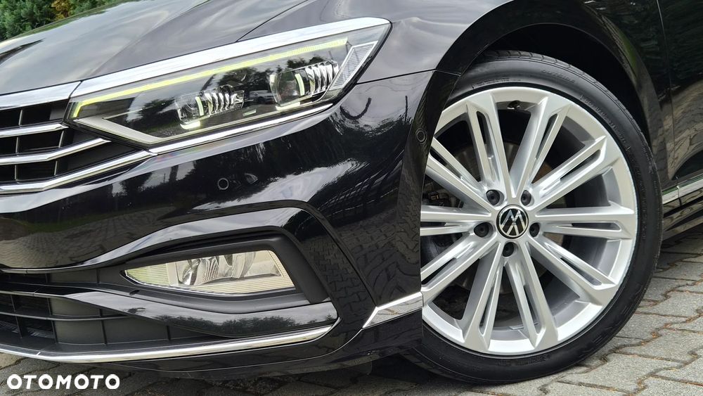 Volkswagen Passat - 1